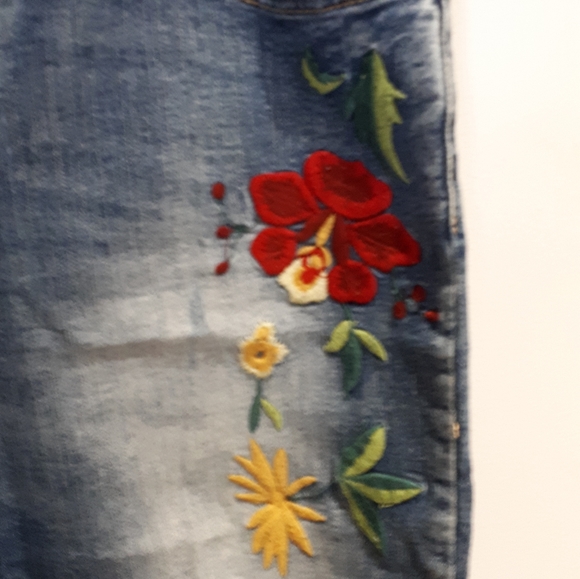 Embroider jean - Picture 2 of 3